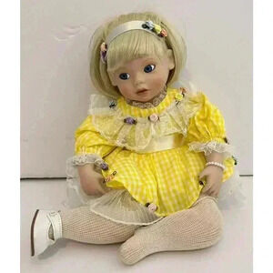 Danbury Mint Ashley Doll 1990. (G)